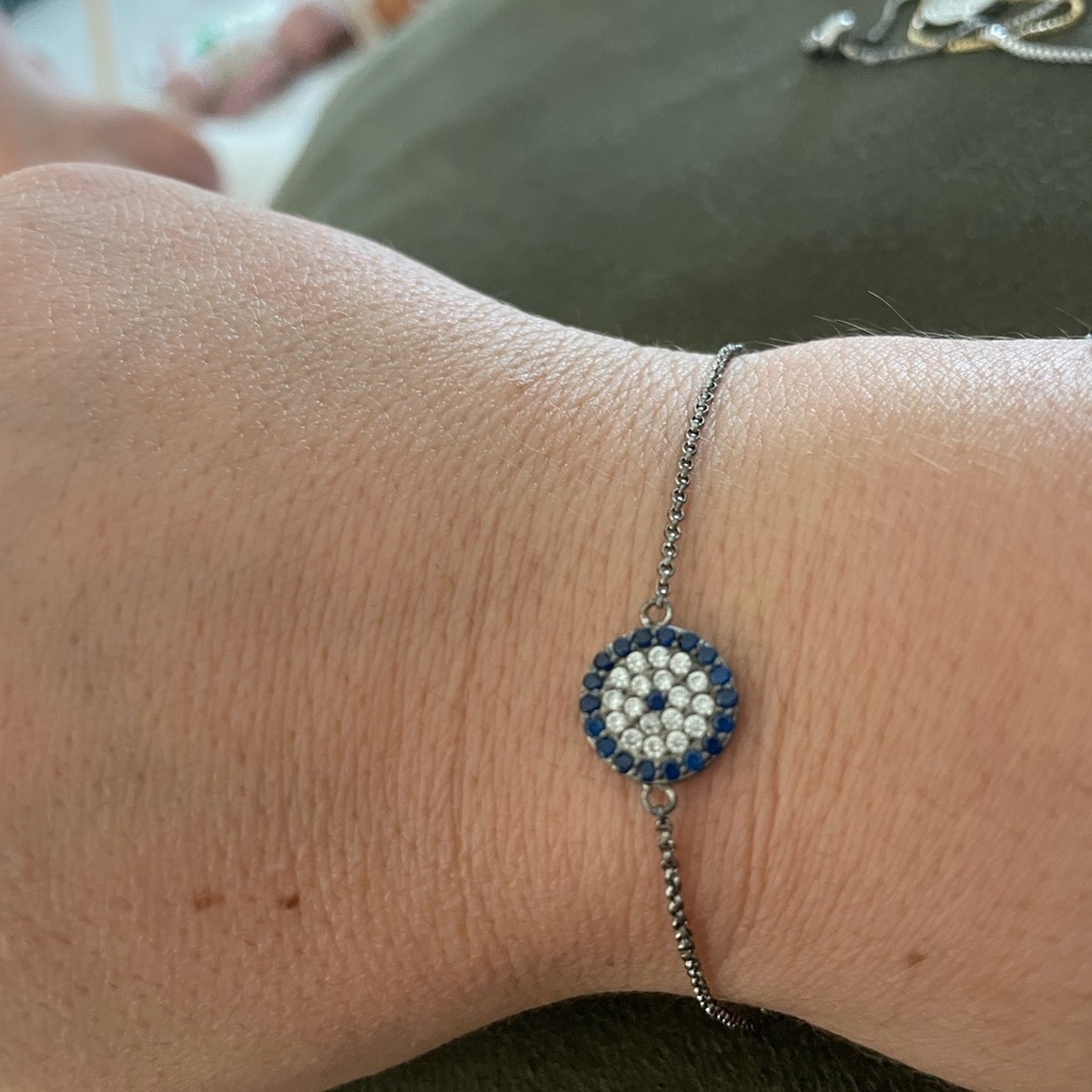 Bracelets - Picture 3 of 8